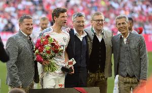 赫内斯：未来担任董事&amp;主席&amp;体育总监……所有大门都向穆勒敞开