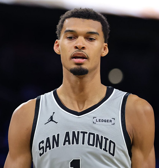 亚历山大34+5+5被批胜之不武，文班亚马历史第二人，雷霆复仇马刺